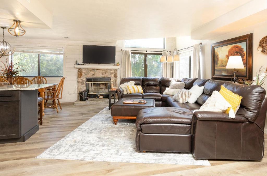 Seven Springs Apartment | Seven Springs Meadowridge 3 Bedroom Standard Condo - Sleeps 10, Pet Friendly! condo
