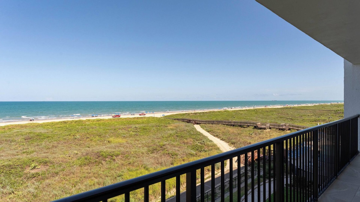 South Padre Island Condo | Seville 405 - Beachfront Condo Private Balcony, 2 Pools