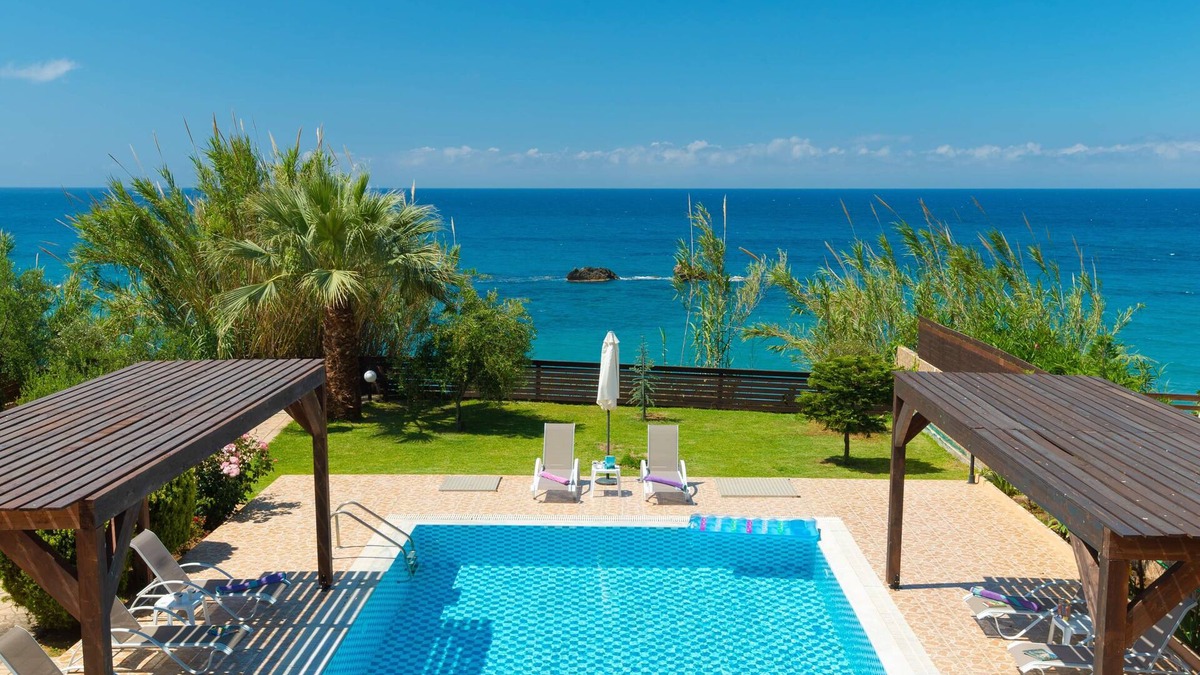 Agios Matthaios Villa | SEW VIEW VILLA SOFIA