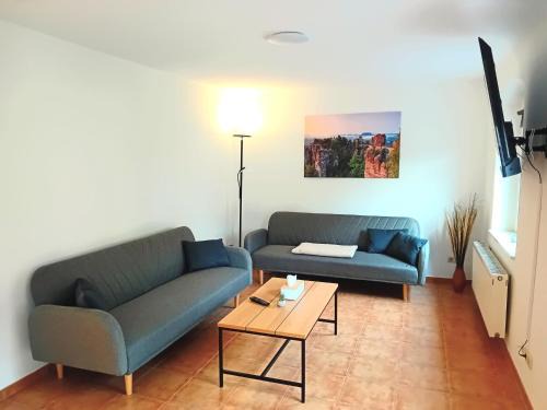 Niederrathen Apartment | Seyfarthrooms - Ferienwohnung Zum Dorfladen Rathen - zentrale Lage mit direkter Anbindung an das Wanderwegenetz, moderne Inneneinrichtung