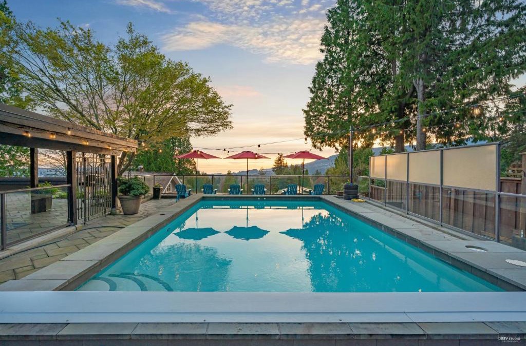 Upper Lonsdale House | Seymour Private Bedroom, Ensuite Bathroom with Shared Pool, Hot Tub with Views