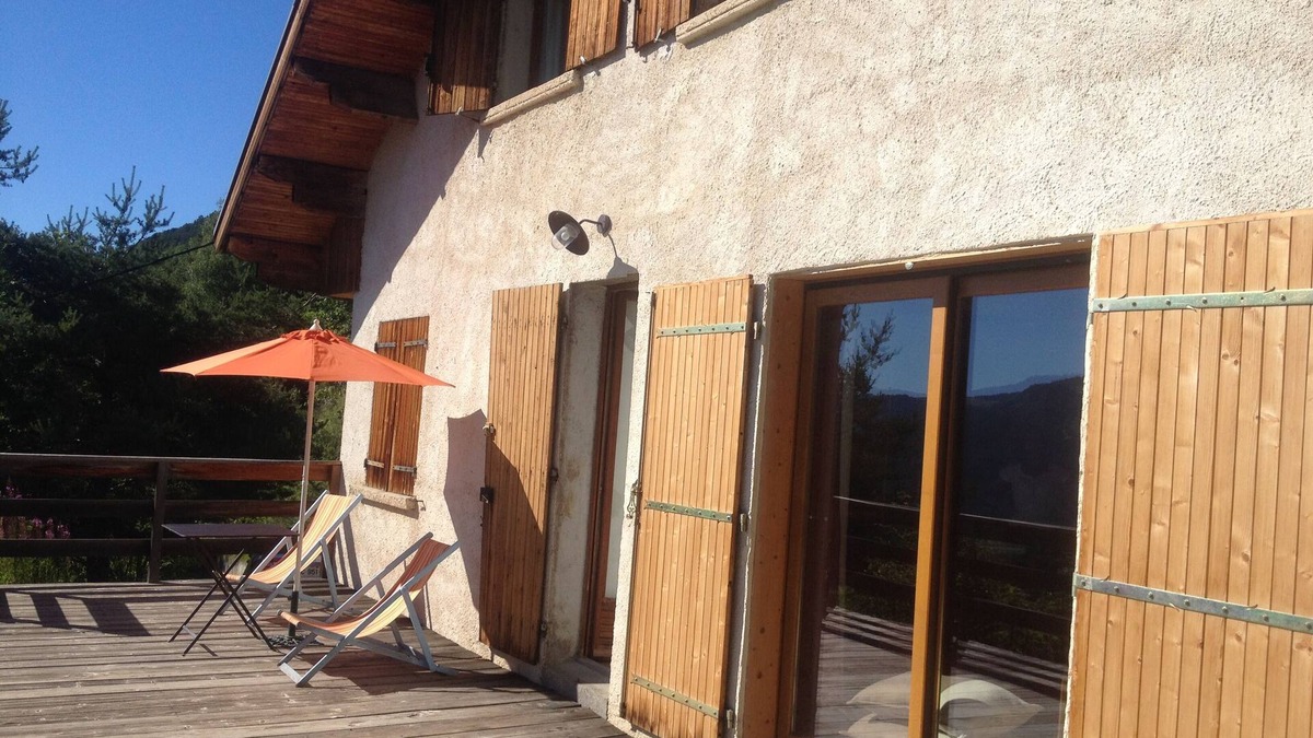 Seyne Ski Chalet | SEYNE LES ALPES-chalet near the village, south facing