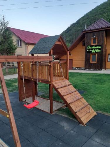 Lepsa House | SEZATOAREA LUPILOR