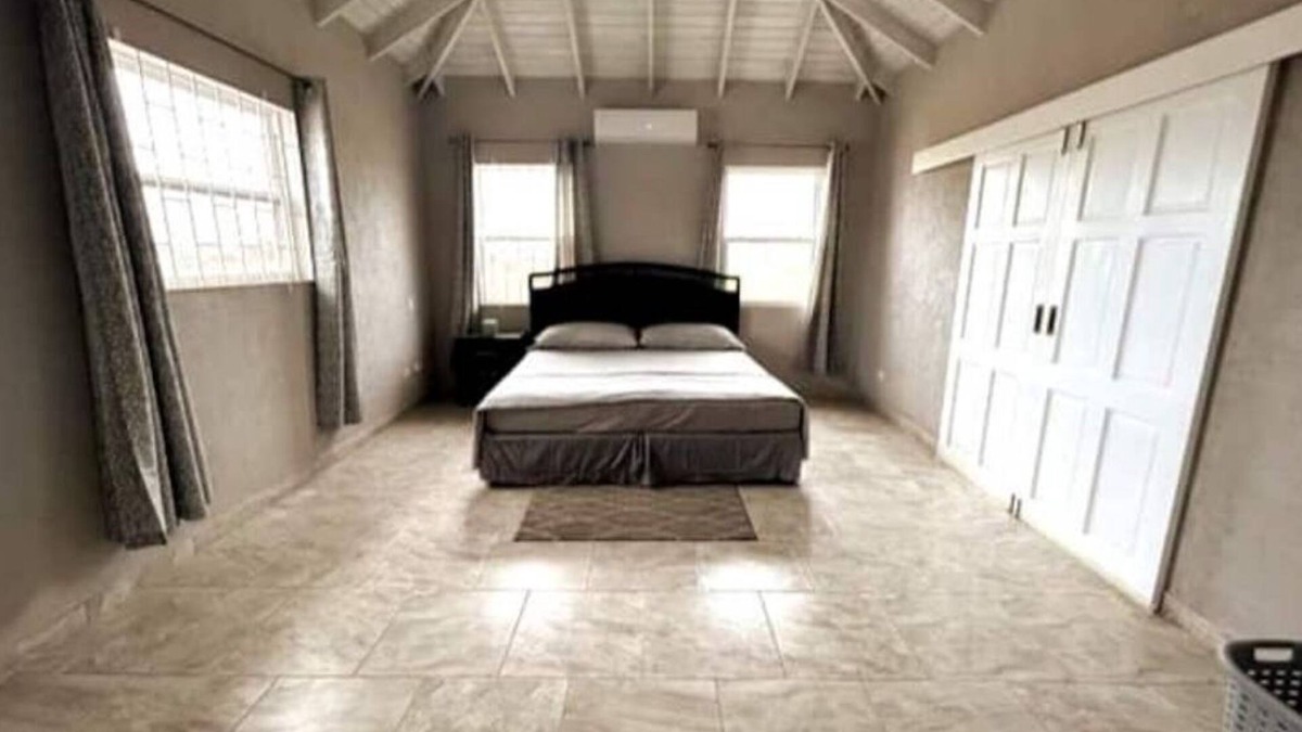 Ocean City House | Sha-Dow Villa by the Airport 3BR