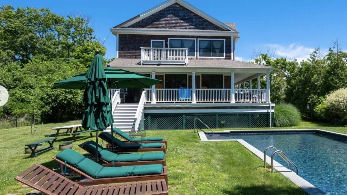 Long Island House | Shabby Chic Beach House get Away, a Stone's Throw From the Hamptons's!