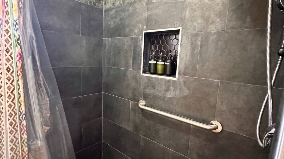 South Central Houston Apartment | Shabby Chic Duplex Tx Medical Center, Rice Village