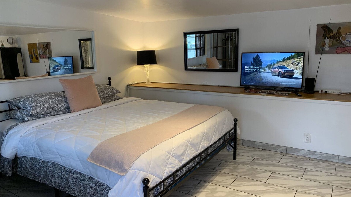 Alhambra House | Shabby Chic Guest House LA Hills 2