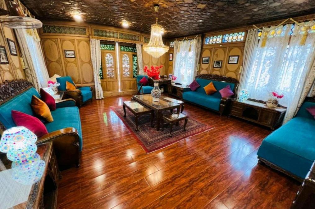 Dal Lake Boat Rental | Shabnam Group Of Houseboats