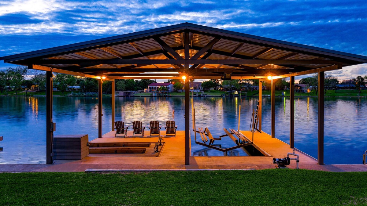 Kingsland House | Shade Tree Cottage- Lakefront w/Views & Boat Dock