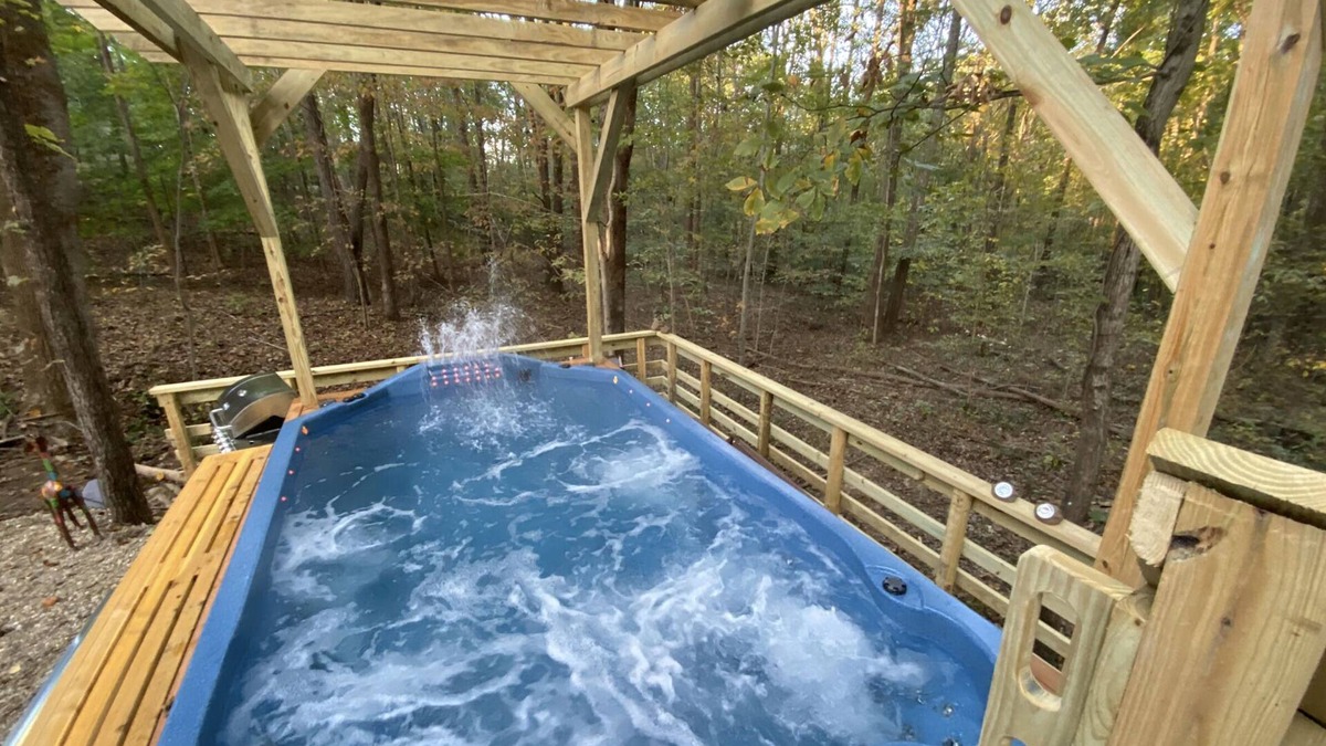 Birdseye Cabin | Shaded Log Cabin Swim Spa- 2 miles Lake Entrance, New Distillery Pet Friendly