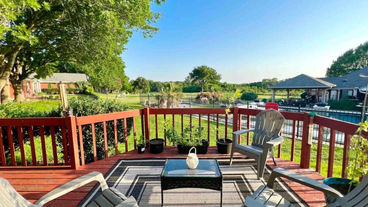 Temple House | Shaded Oaks Peaceful Golf Course and Close to BSW