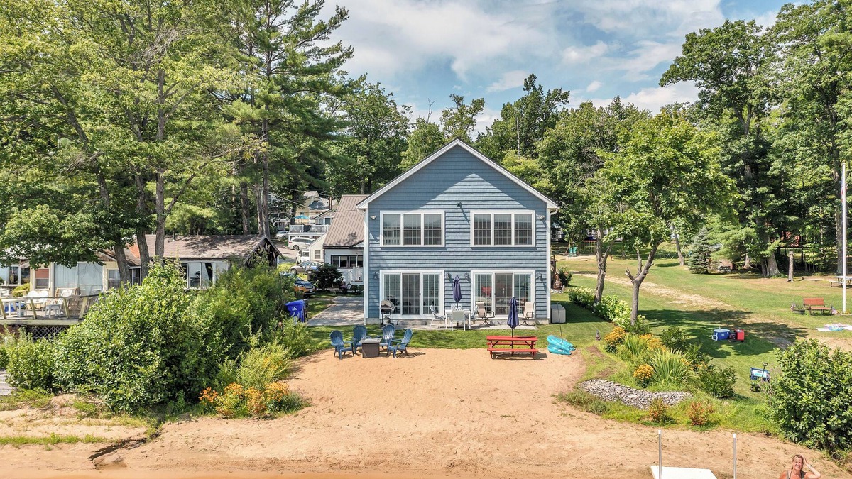 Lochmere House | Shades of Summer on Lake Winnisquam