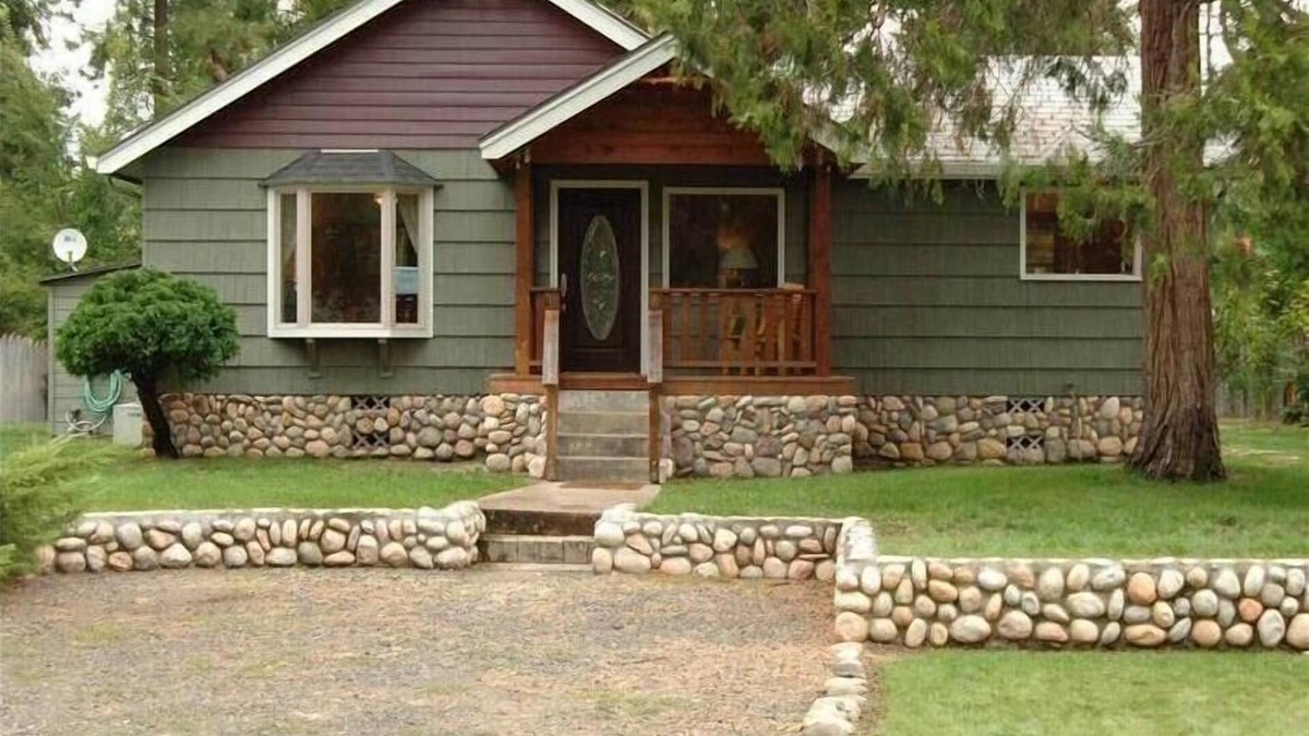 Shady Cove House | Shady Cove River House -Fly Fish, Raft, Hike or Just Relax