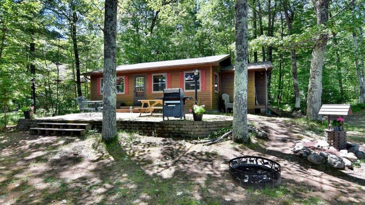 Iron River Cabin | Shady Oaks Cottage on Busky Bay of the Pike Chain of Lakes Iron River, WI