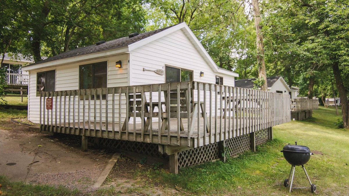 Richmond Cabin | Shady Rest, a 2BR lakefront cabin located in Riverside Resort