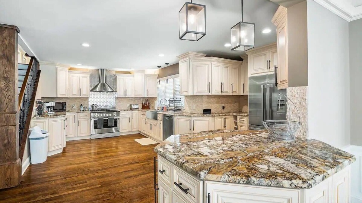 Beachwood House | Shaker Prestige - 4,000 sq ft - Calm and Quiet