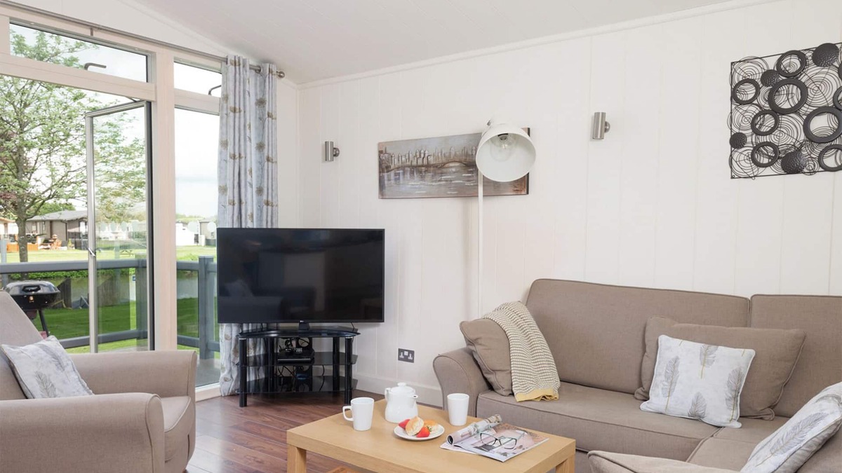 Tiddington Ski Chalet | Shakespeare Lodge Pet Friendly