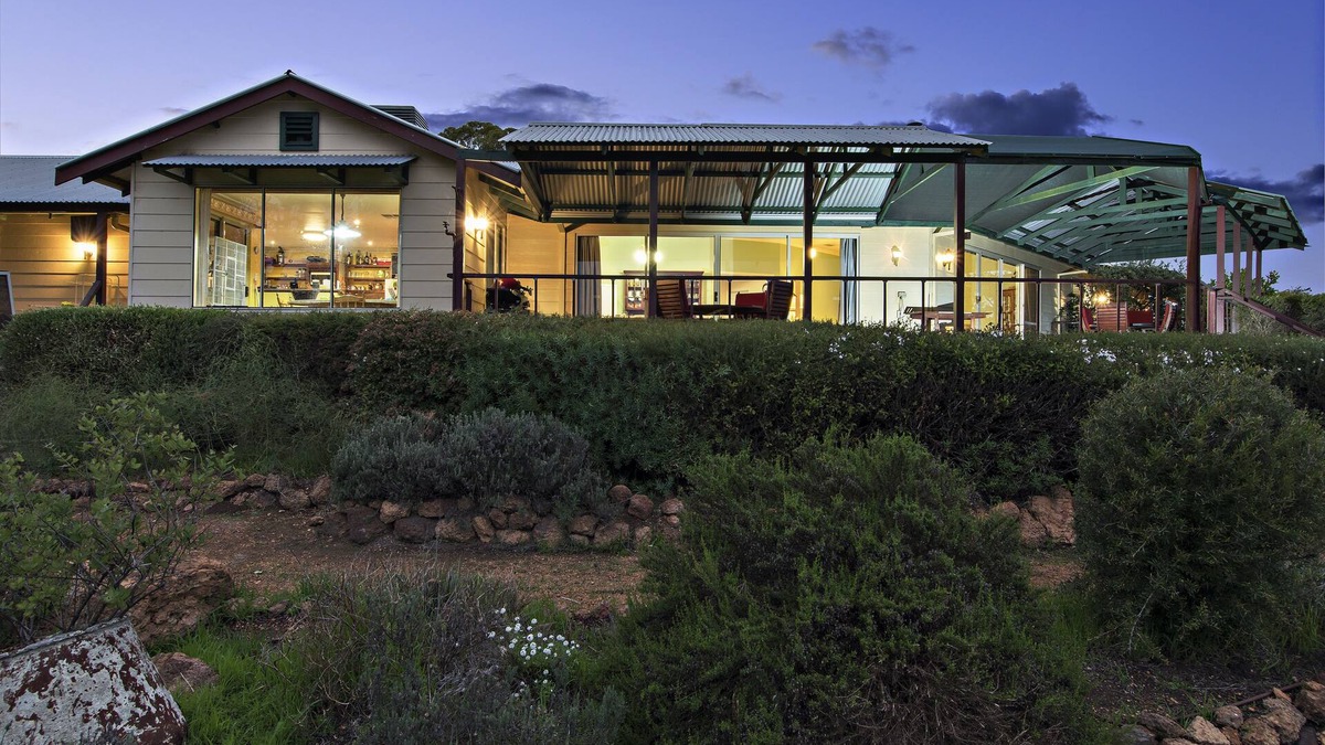 Kangaroo Gully Bed & Breakfast | Shambhala Guesthouse