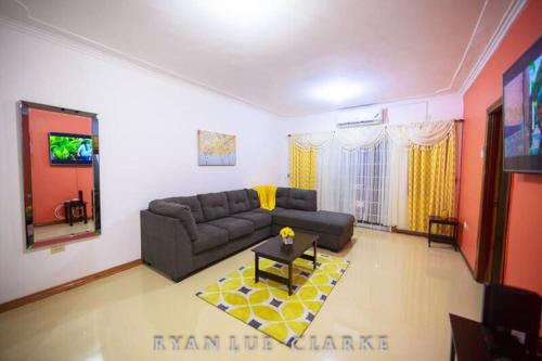 Barbican Apartment | Shan's Manor. Excellent Location!