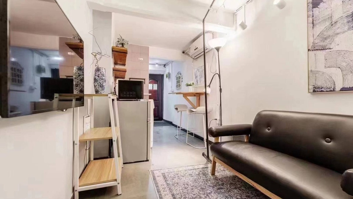Huaihai Road Commercial Area Apartment | SHanghai Alleyway