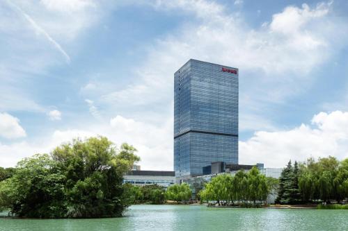 Jinqiao Hotel | Shanghai Marriott Hotel Pudong East - Only a 30 minute drive from Disney