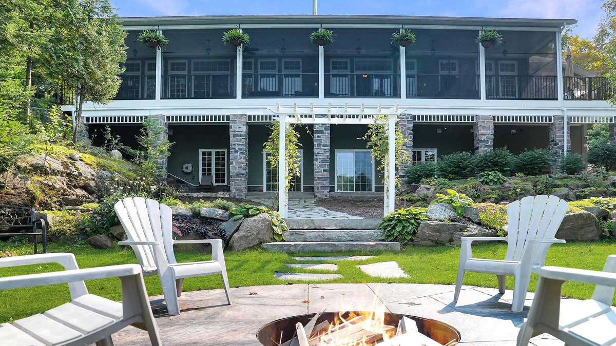 Minden Cottage | Shangri-La: Your Ultimate Lakeside Retreat