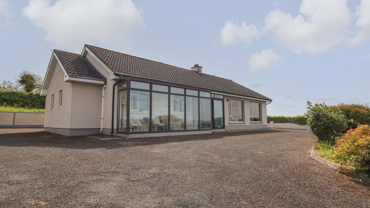 Puckaun Cottage | SHANNON VIEW, family friendly in Puckane, County Tipperary