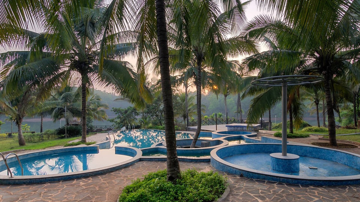 Guhagar Hotel | Shantai by the lake