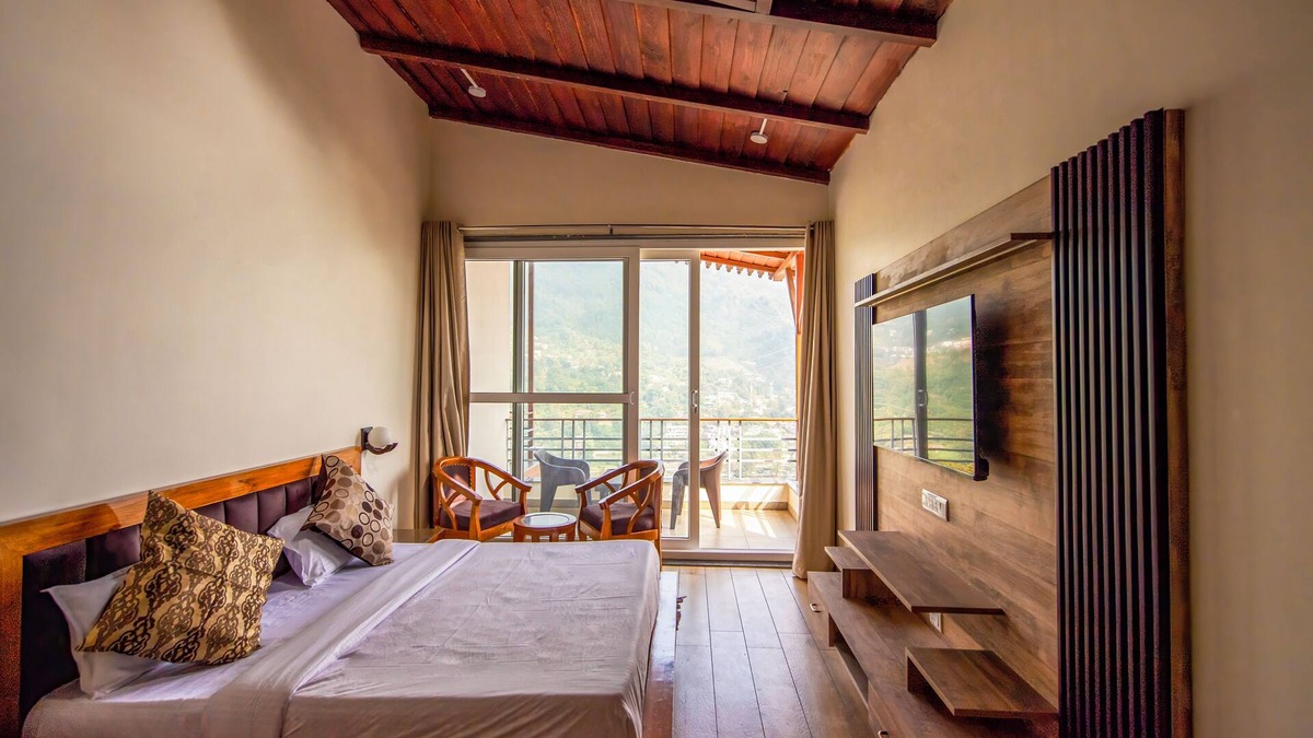 Bhimtal Bed & Breakfast | Shanti Kunjj : Lake View Room Galaxy
