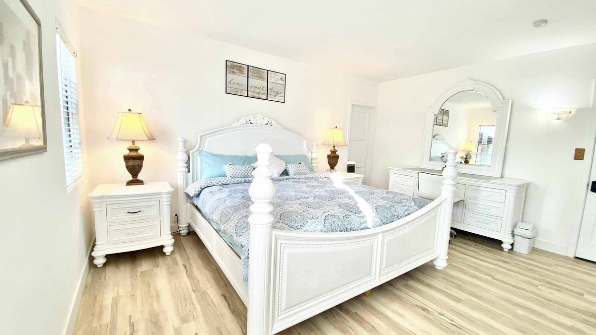 East San Gabriel Bed & Breakfast | Share house - Sunshine king bed near Arcadia