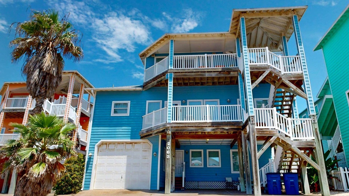 Sand Point House | Shared Pool, Pet Friendly, Walking Boardwalk to the Beach
