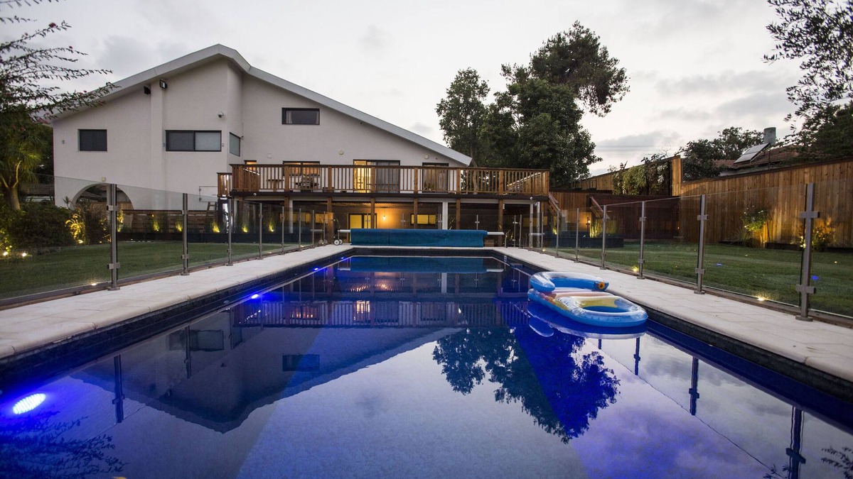 Drom HaSharon House | Shared property close to most cities up to 10 adults comfy pool sauna Hottub.