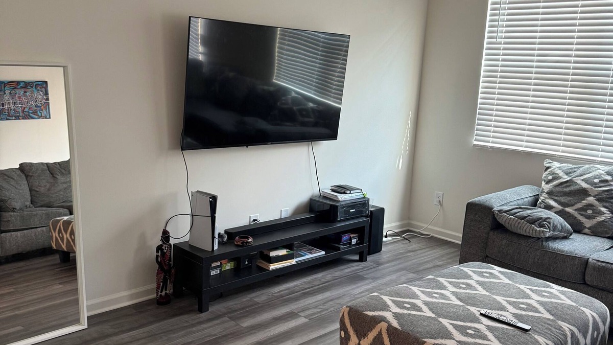 Church Street House | Shared Room in a townhome 15 mins from the city + No cleaning fee