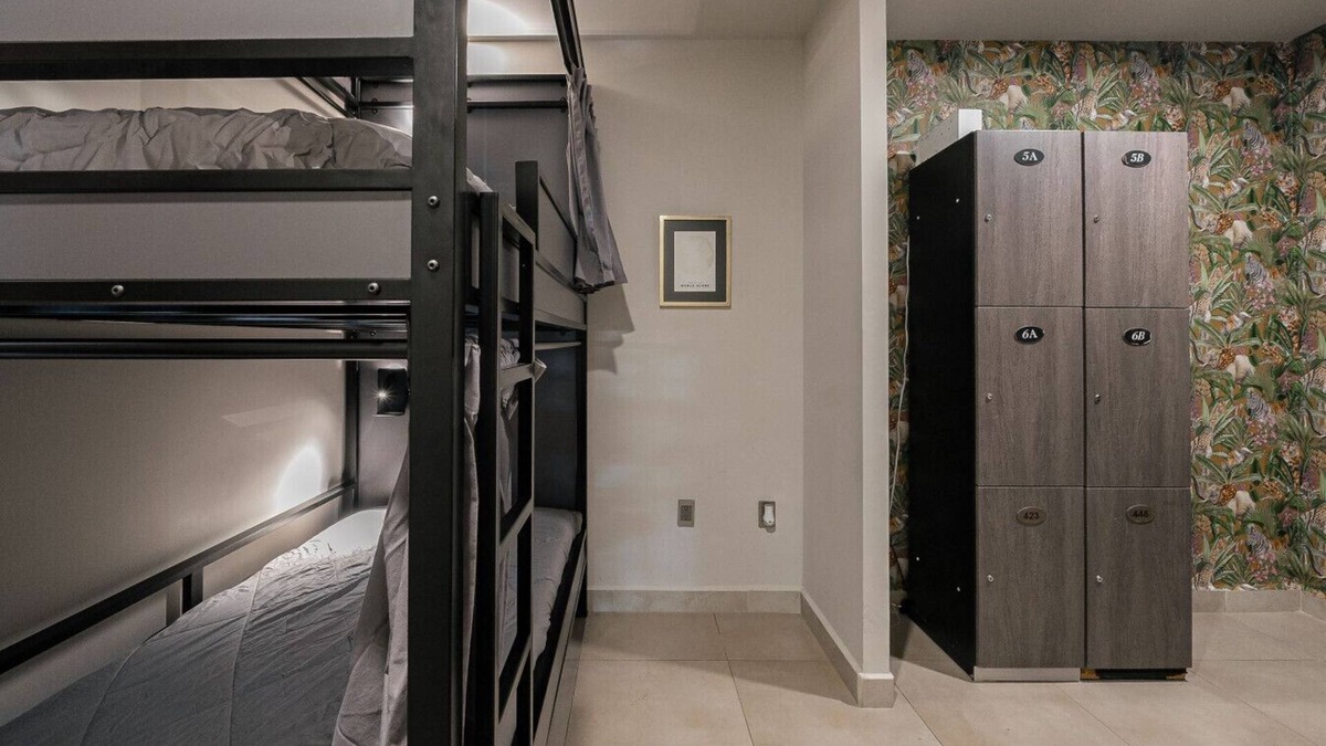 Benito Juarez Cabin | Shared Room Men/Low bed