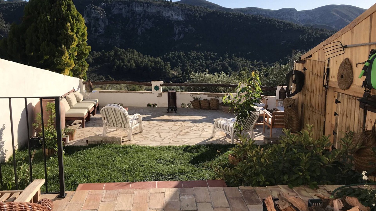Margarida Hotel | Shared rural house. Double rooms with en suite bathroom. Panoramic views