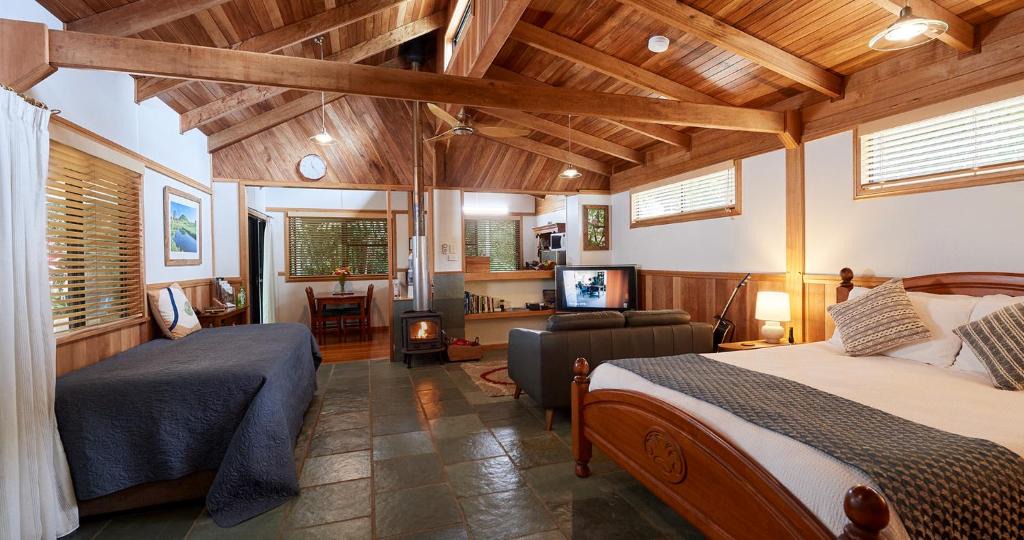 Malanda Cabin | Sharlynn by the River