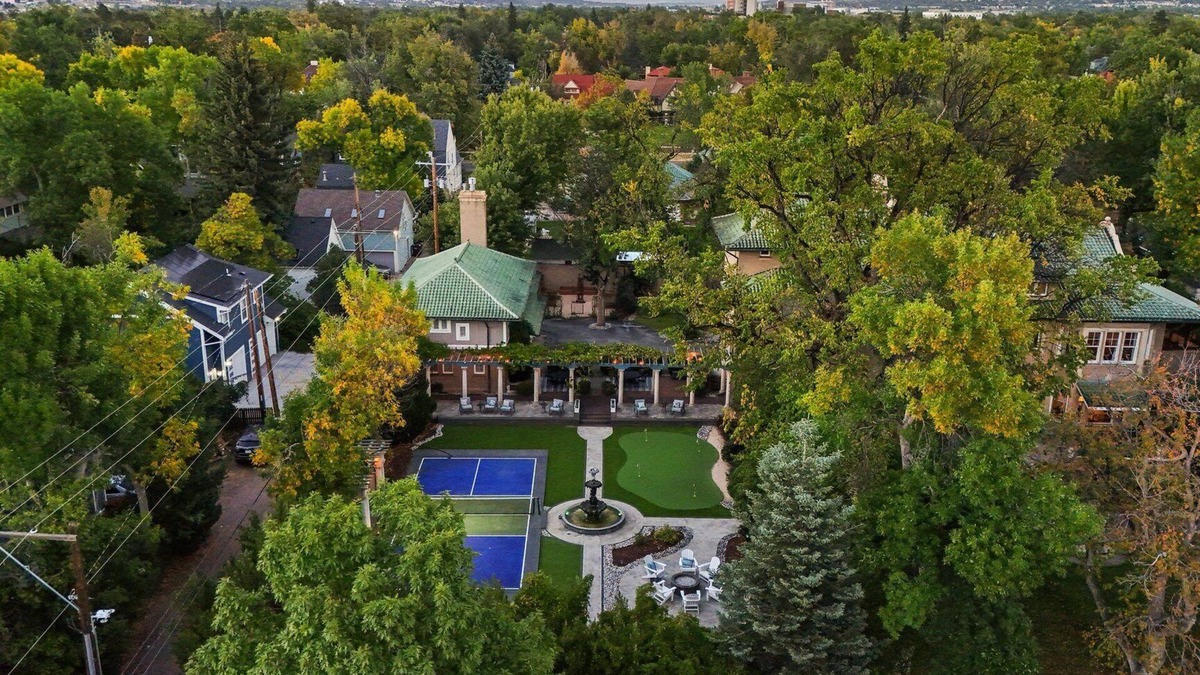 Old North End Cottage | Sharp Mansion Carriage Guest House: Old North End Homestead