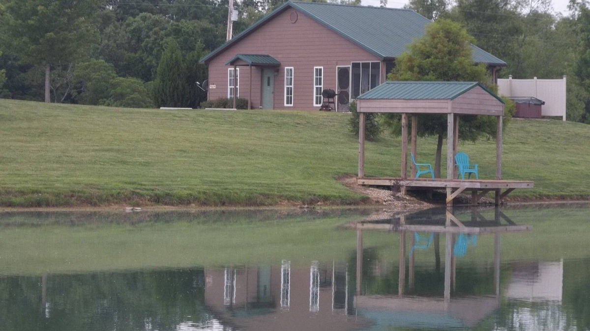 Buncombe Cabin | Shawnee National Forest Romantic Lake Cabin with Hot Tub, near Wine Trail