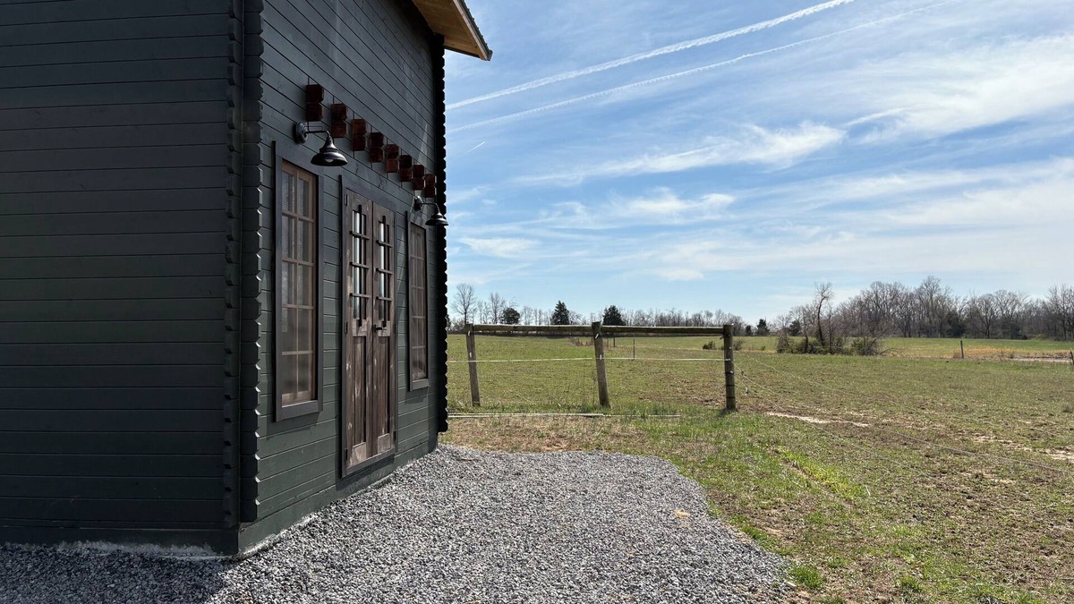 Makanda Cabin | Shawnee Wine Trail Farm Stay