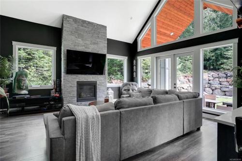 Shawnigan Lake House | Shawnigan Lake Retreat with Theatre