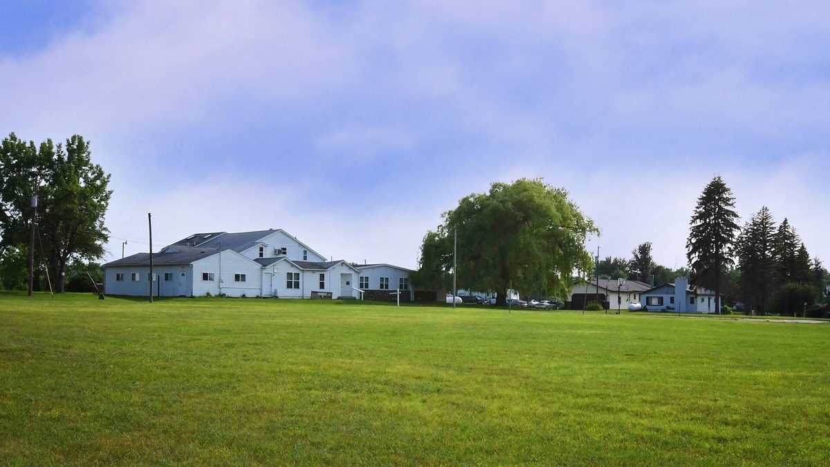 Deford Condo | Shay Lake 3-bedroom unit and clubhouse