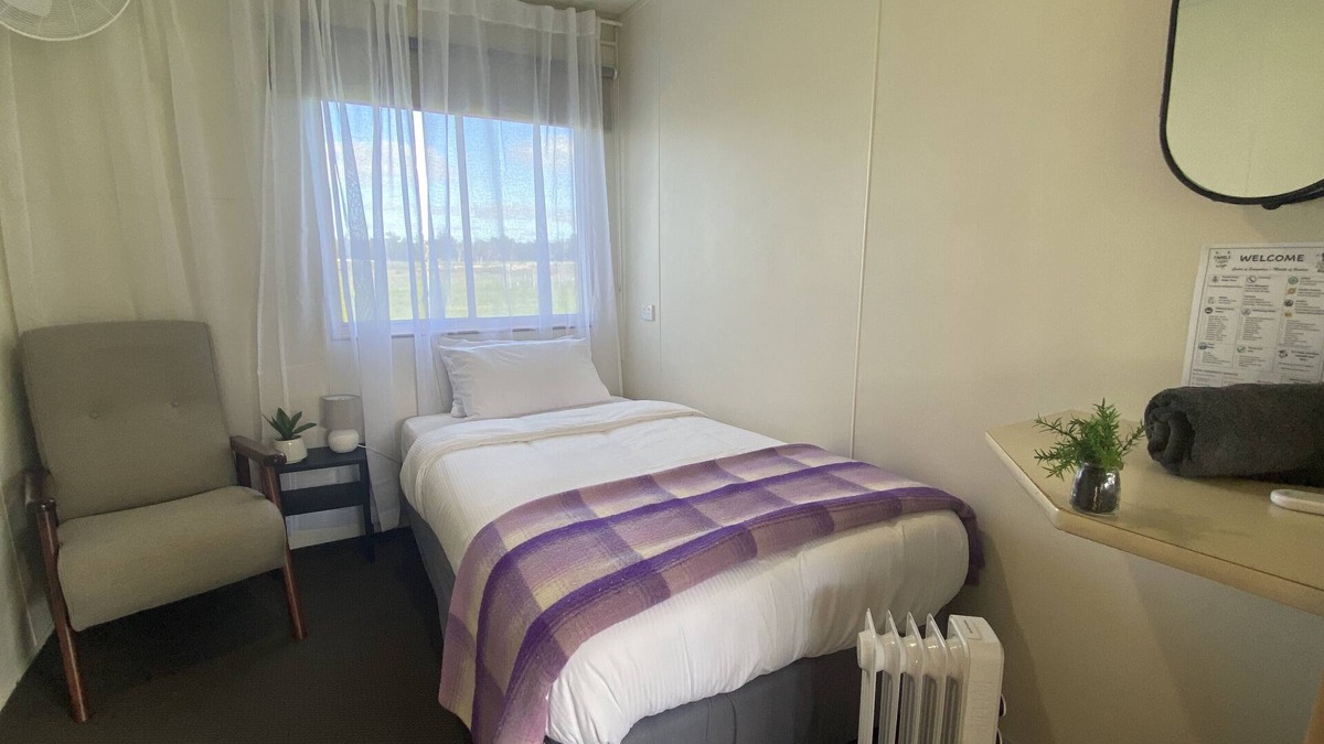 Wilga Apartment | Shearer's Shacks with shared bathroom, free wifi