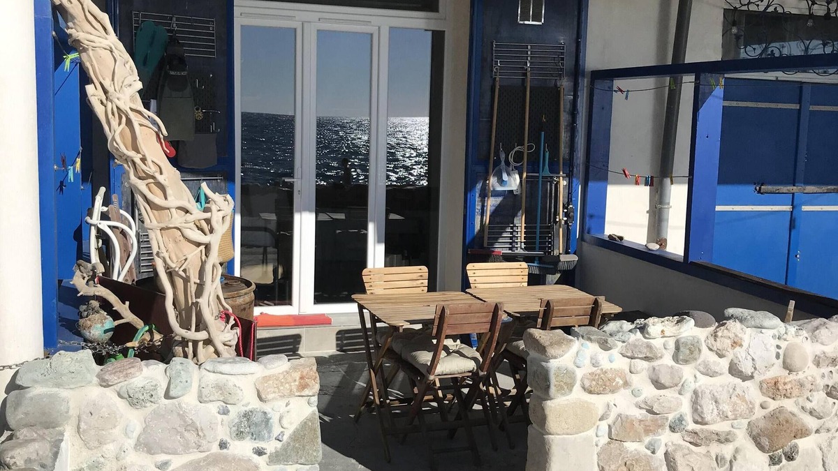 Montredon Apartment | SHED BLUE FEET IN THE WATER ON THE BEACH