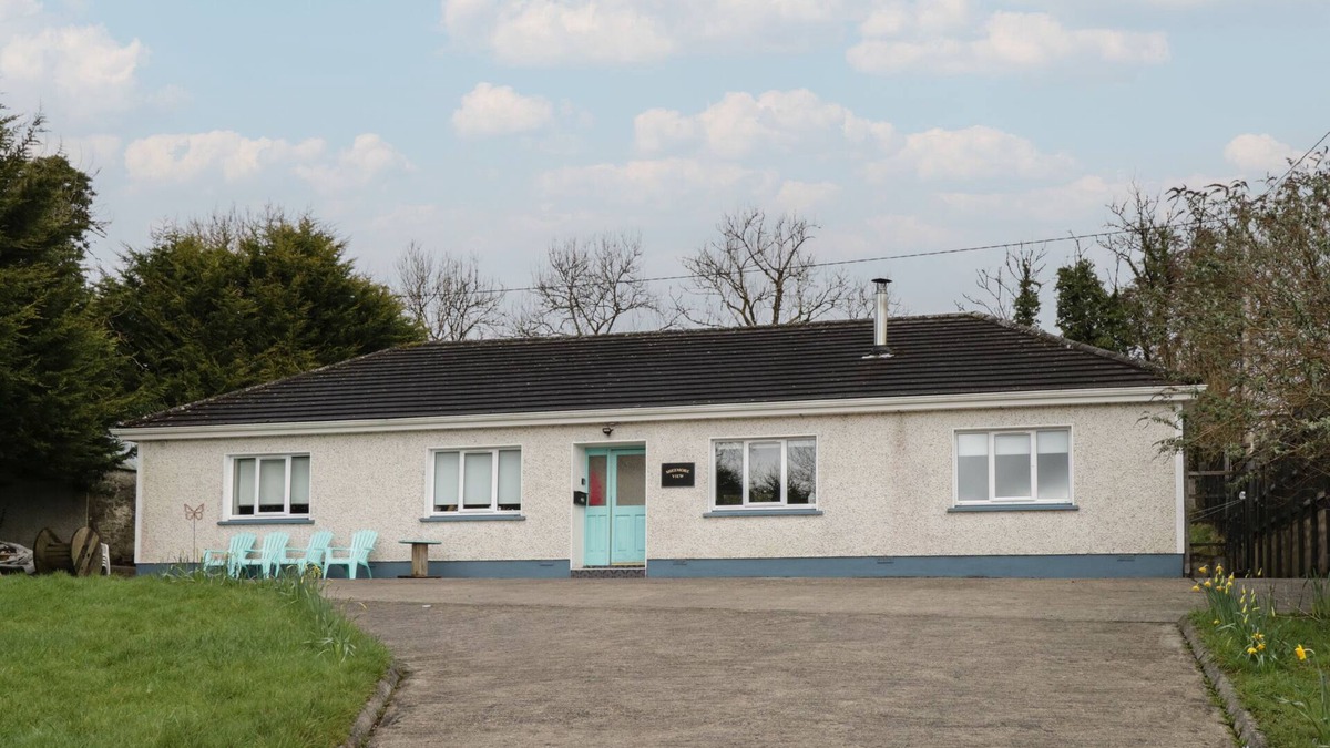 Carrick-on-Shannon House | SHEEMORE VIEW, pet friendly in Leitrim, County Leitrim