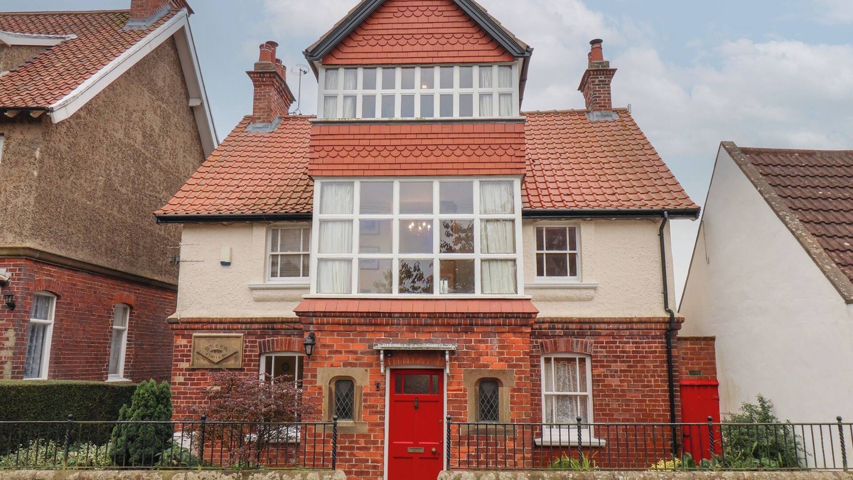 Fylingthorpe Cottage | SHEEN COTTAGE, pet friendly, country holiday cottage in Fylingthorpe