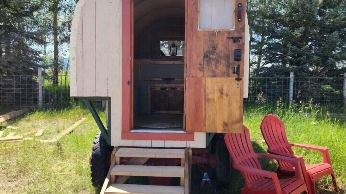Tetonia House | Sheep Wagon One⁓Teton Views⁓Glamping⁓Working Ranch