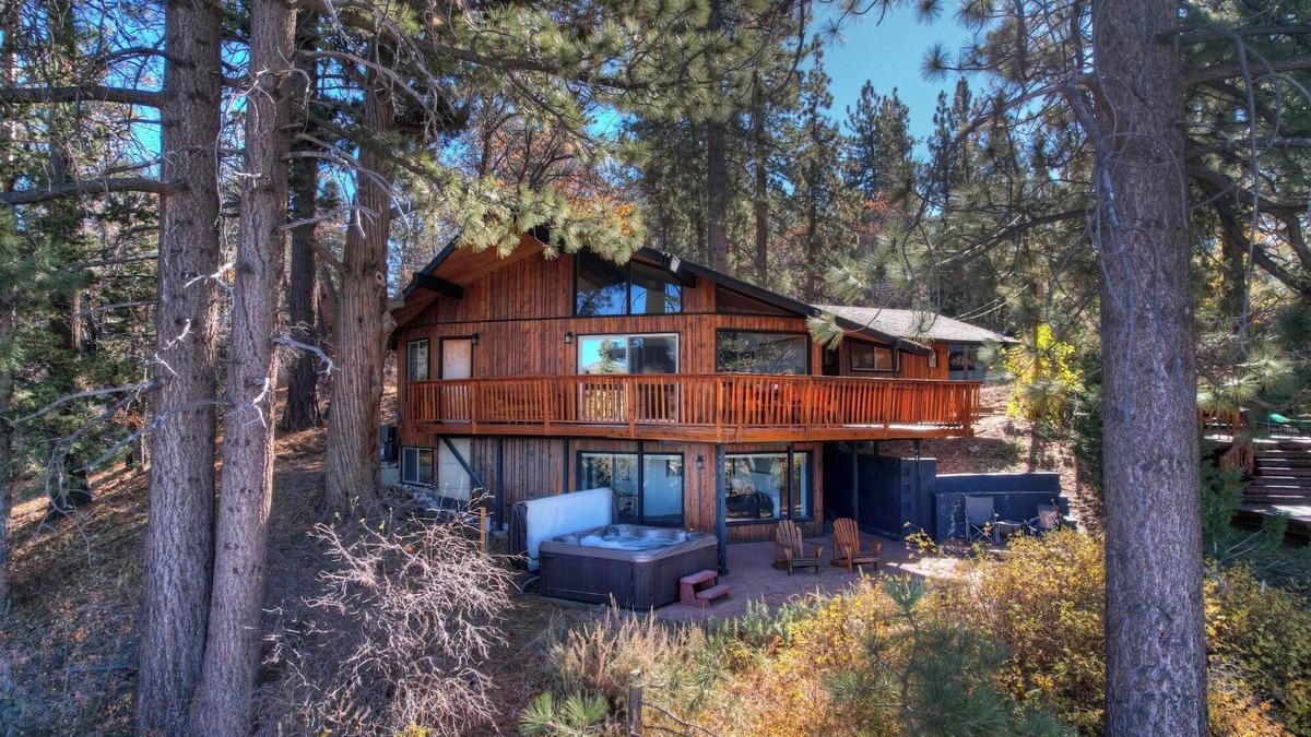 Moonridge Cabin | Sheephorn Lodge by Destination Big Bear : Amazing Views from the Wrap Around Deck! Central Heating and Air Conditioning! Hot Tub! Walk to Bear Mountain!