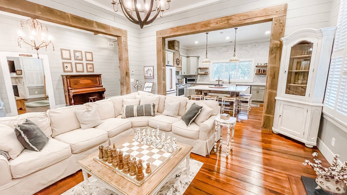 Columbiana House | Shelby County! Stay with us for Weddings, Wineries, Art Council,Personal Chef!