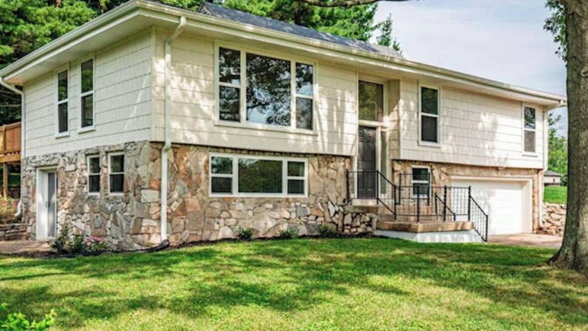 Shelbyville House | Shelbyville, KY - Bourbon Trail, Horse Country and more. A modern, spacious gem.