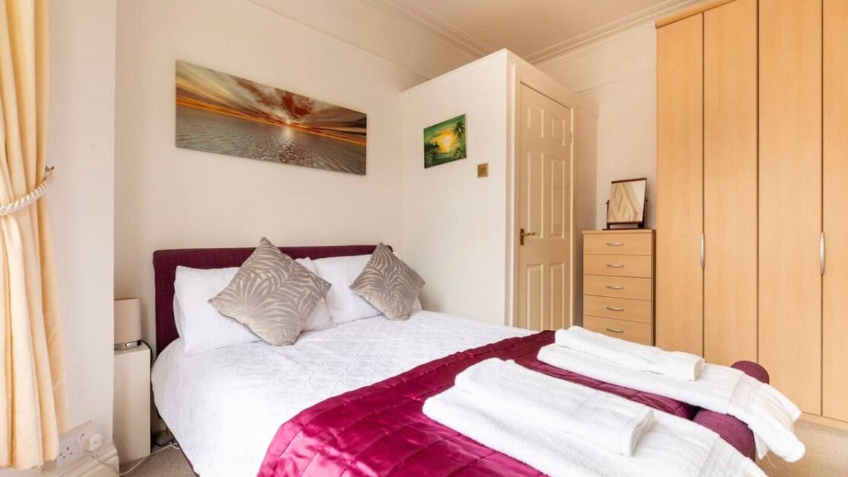 Porthcawl Apartment | Shelley’s Seaside Stay (Garden/Parking)